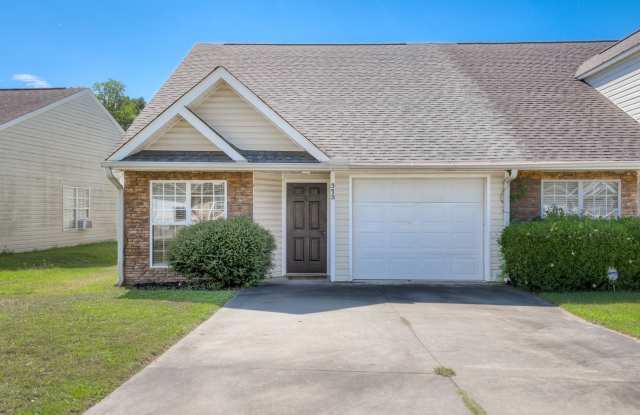 3 Bedroom 3 Bath Townhouse Gallery 1