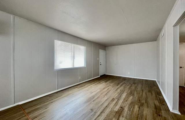 2 Bedroom / 1 Bathroom Duplex Unit Gallery 3