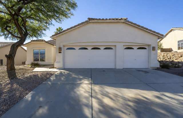 3 BR/2BA | Newly Renovated Single Family Home | 3-Car Garage | Private backyard photos photos