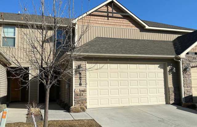 Beautiful home in quiet Pine Tree Village Community neighborhood photos photos