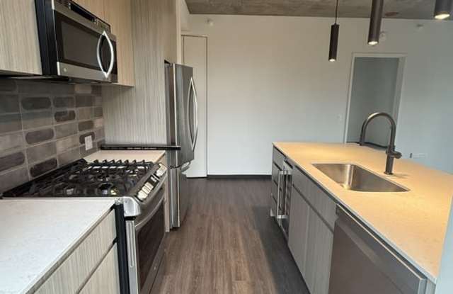 1319 W Lake Gallery 3
