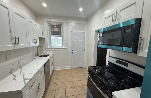 Renovated 3-Bedroom House with Air Conditioning Gallery 4