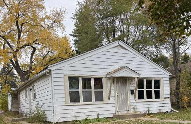 3BR SINGLE FAMILY, YARD, GARAGE, FULL BASEMENT, NICE!! - 4419 North 64th Street, Milwaukee, WI 53218