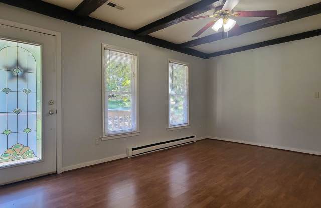 Cozy 3 bedroom ranch off of Genito Road with a large private back yard. Gallery 4