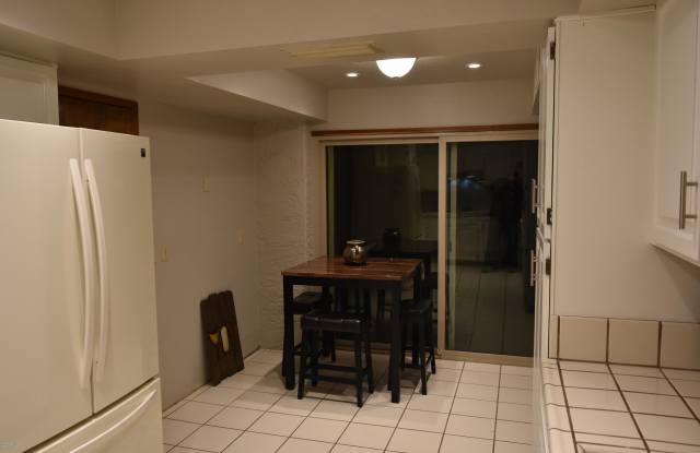 1019 N CHERRY -- Gallery 4