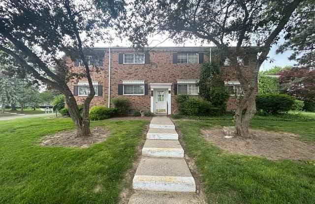 595 E FOX HILLS Drive photos photos