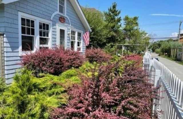 40 Bungalow Walk photos photos