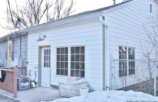 33 Montgomery Street - 33 Montgomery St, Saugerties, NY 12477