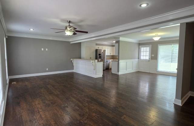 825 Community Avenue Gallery 3