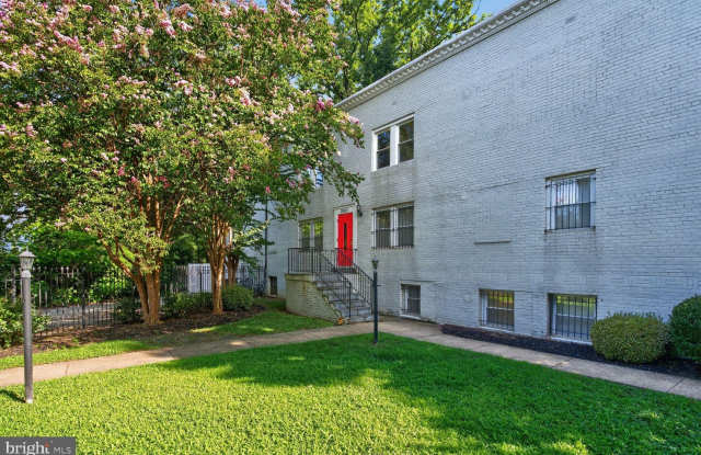 2911 8TH Street SE Gallery 1