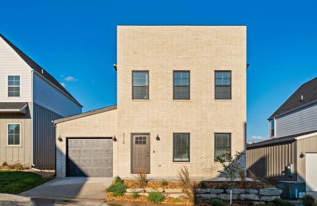5724 S Southwind Avenue Gallery 1