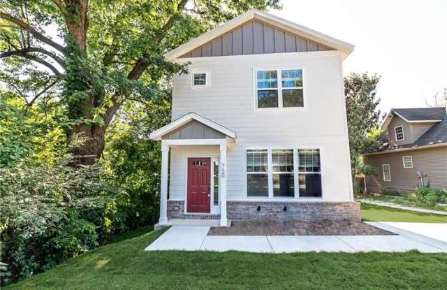 395  S Hoghead - 395 S Hog Head Aly, Fayetteville, AR 72701