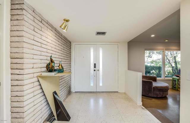 2908 S FAIRWAY Drive Gallery 4