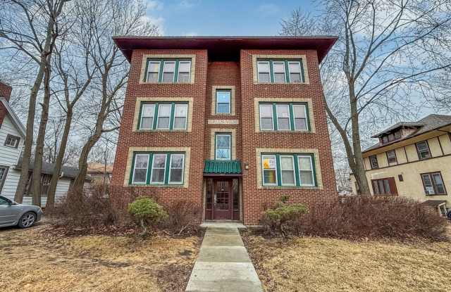 Updated 2 Bedroom Apartment Near UIUC – Convenient Location  Great Amenities photos photos