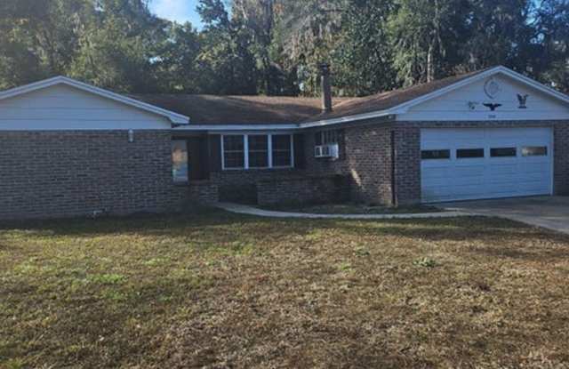 Cozy 3/2 in the Heart of Orange park - 2907 Marion Court East, Lakeside, FL 32065