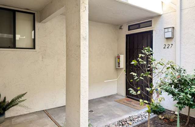 1 Bedroom, 1 Bath Ground Floor Condo in the Heart of Mission Valley! Gallery 4
