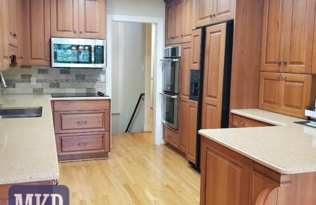 Wonderful home in Hunting Hills Community in South Roanoke County Gallery 3