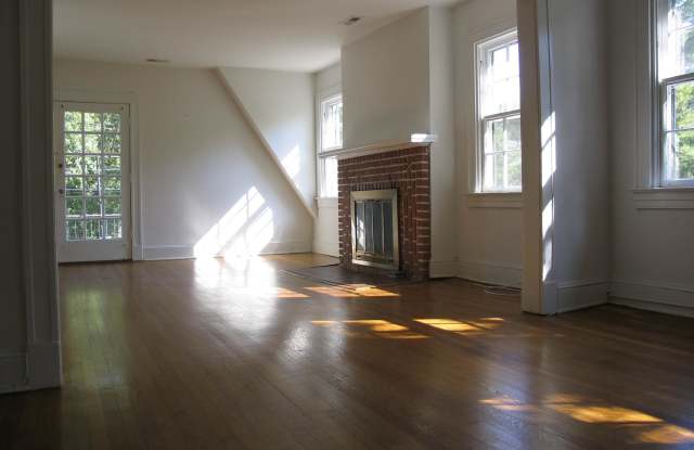 411 E LAKE AVENUE Gallery 2