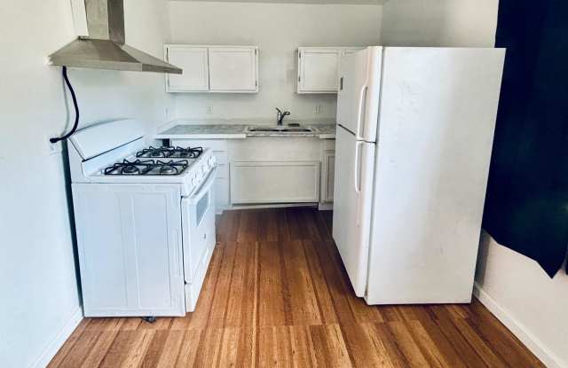Clean, Move-In Ready Unit Available Now! Gallery 2