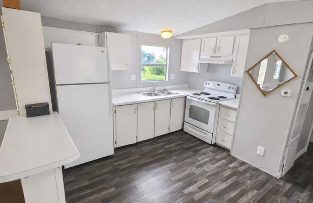 2-Bedroom Home with New Wooden Deck in a Peaceful Sparta Setting Gallery 4