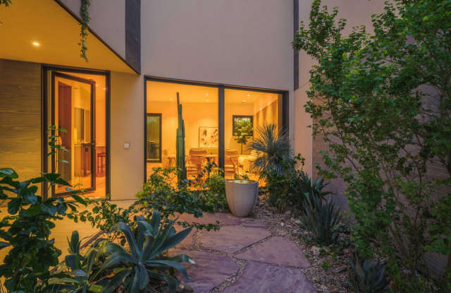 1740 E OCOTILLO Road Gallery 1