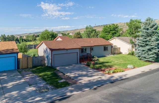 Charming 4-bedroom, 2-bathroom house on the west side of Ft. Collins. - 2515 Baxter Place, Larimer County, CO 80526