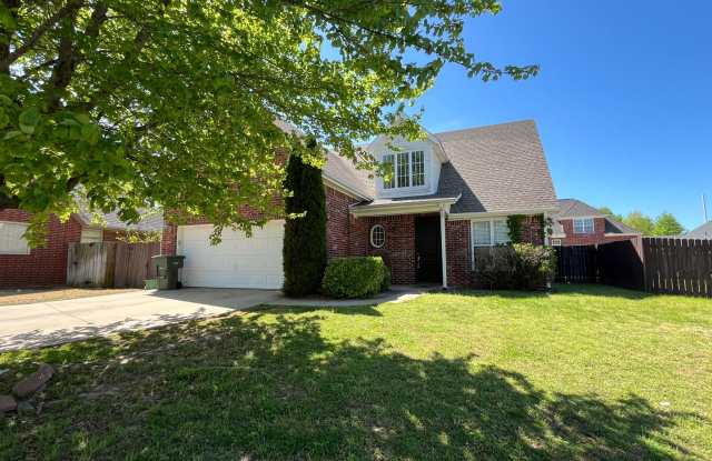 4 BEDROOM HOME IN FAYETTEVILLE! Great Neighborhood! ! - 3809 River Bend Drive, Fayetteville, AR 72704