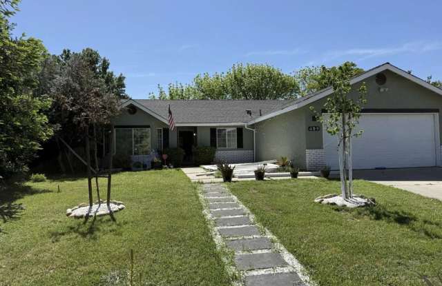 Cozy 4 bedroom, 2 bathroom home in Visalia Gallery 1