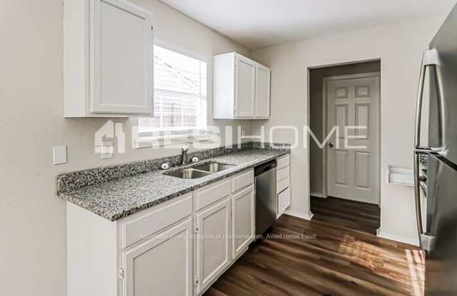 3037 Pinecrest Street Gallery 3