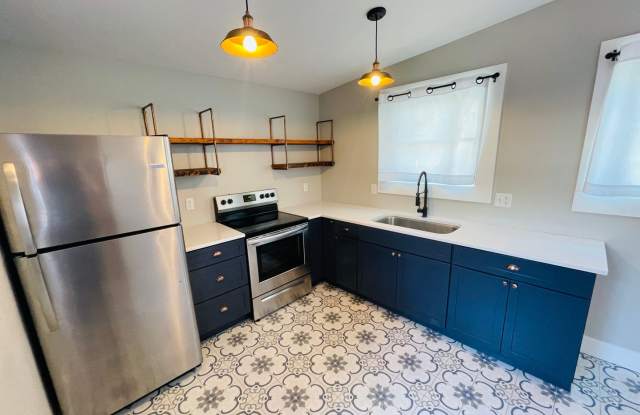 ONE-MONTH FREE W/ 18 MONTH LEASE! 1 Bed / 1 Bath Cottage in U of A Neighborhood! Gallery 3
