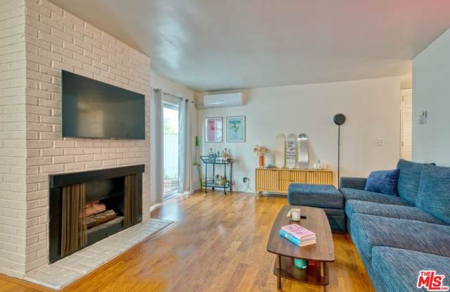 1524 Berkeley St Gallery 2