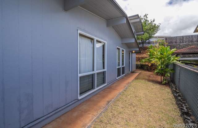Fully Renovated 1BR/1BA/1PKG in Pearl City. Gallery 4