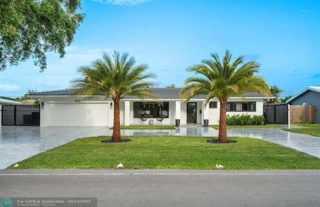 4220 NE 22nd Ave - 4220 Northeast 22nd Avenue, Lighthouse Point, FL 33064