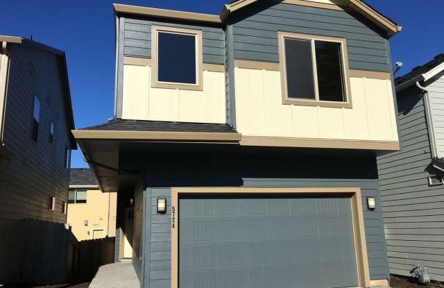 Beautiful Newer Built Home Central location! photos photos