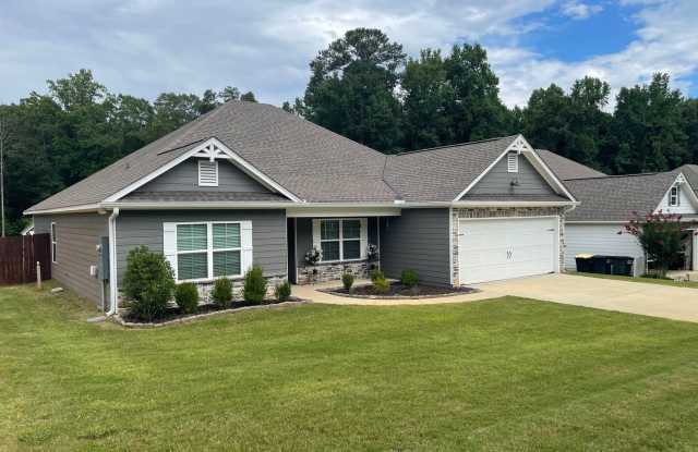 Convenient 4BR/2BA Home Near Southern Union, I-85 & Downtown Opelika photos photos
