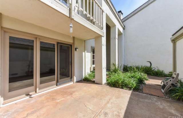 4735 Royce Road Gallery 4
