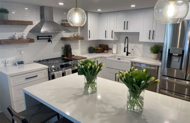 9765 SW 93rd Ter Gallery 4