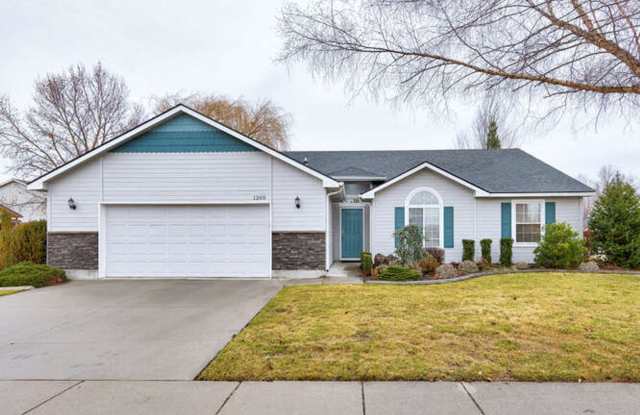 Fully Furnished Single-Level Home Gallery 1