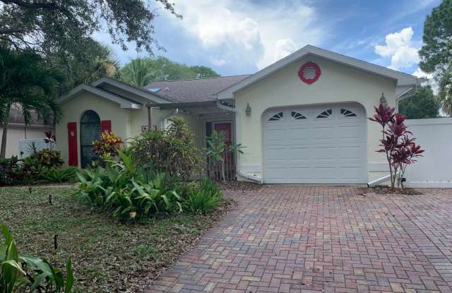 ANNUAL BEAUTIFUL COTTAGE STYLE HOME LOCATED NEAR BEE RIDGE PARK! photos photos