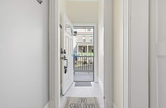 Upscale 3BR Home in Pittsburgh's Bloomfield neighborhood Gallery 4