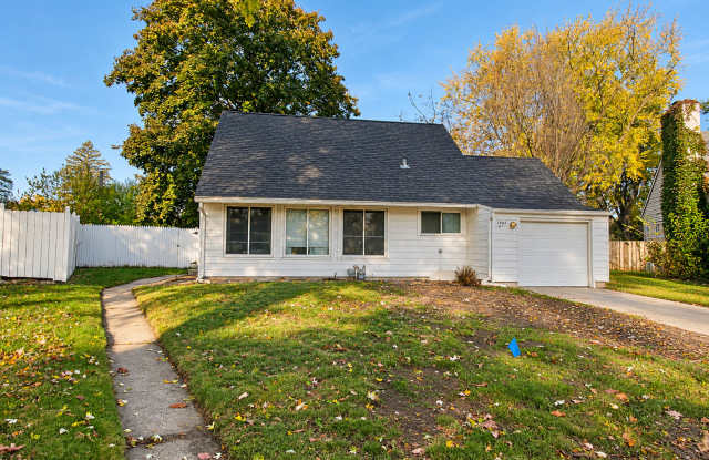 Cute & cozy home with park-like backyard! Gallery 1