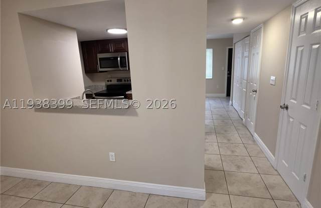 1990 NW 4th Ct Gallery 2