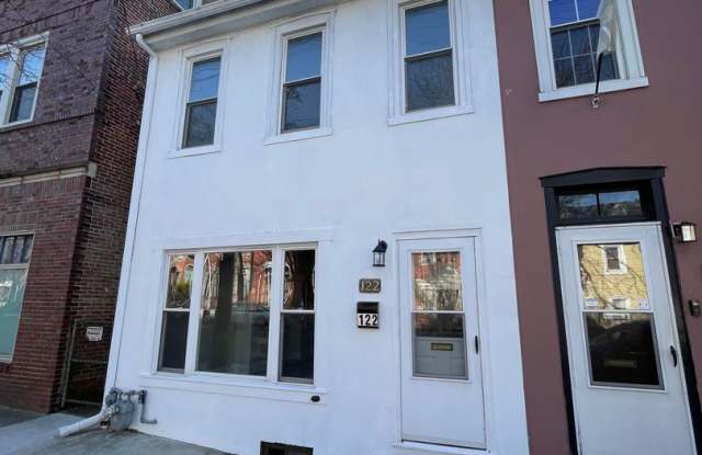 Beautiful 4 Bedroom, 1.5 Bath in Pottstown - 122 King Street, Pottstown, PA 19464