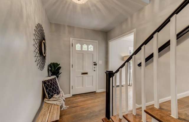 1221 Oldfield Road Gallery 3