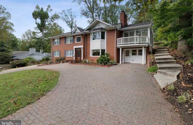 6421 WOODVILLE Drive Gallery 3