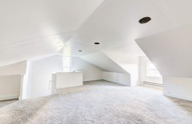 AVAILABLE NOW- 3 BEDROOM, 1.5 BATH HOME! photos photos