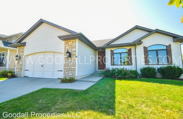 40 NE Gracewood Dr - 40 Northeast Gracewood Drive, Waukee, IA 50263