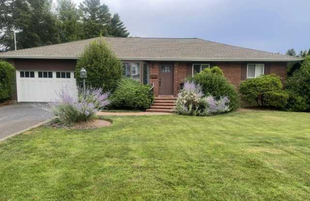 4 Pell Lane - 4 Pell Lane, Syosset, NY 11791