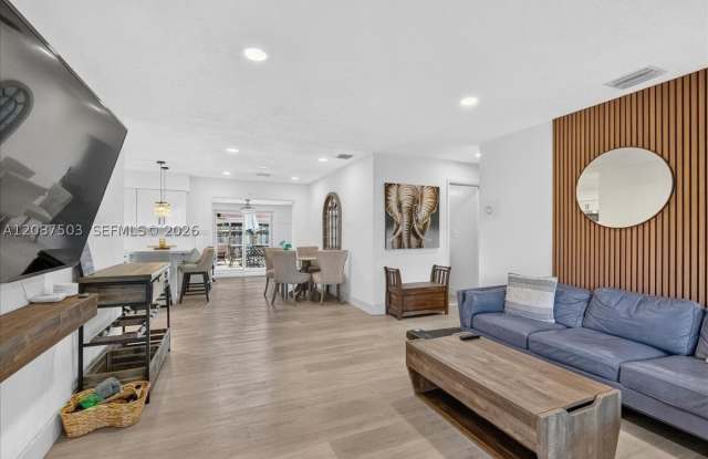 1131 N 75th Ave Gallery 2