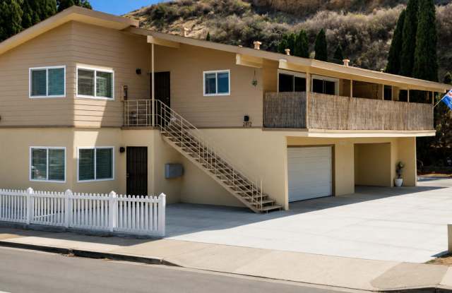 2812 Reynard Way photos photos